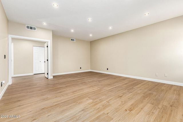 6425 W CROCUS Drive, Glendale, AZ 85306