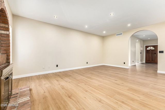 6425 W CROCUS Drive, Glendale, AZ 85306