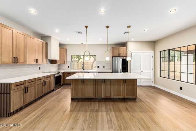 6425 W CROCUS Drive, Glendale, AZ 85306