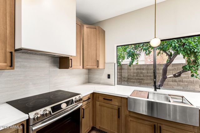 6425 W CROCUS Drive, Glendale, AZ 85306