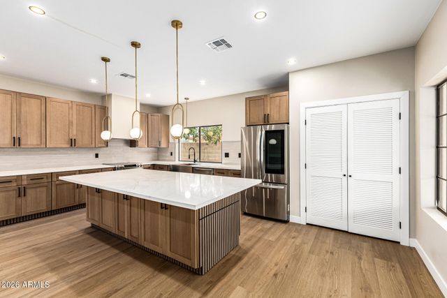 6425 W CROCUS Drive, Glendale, AZ 85306