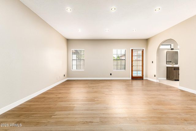 6425 W CROCUS Drive, Glendale, AZ 85306