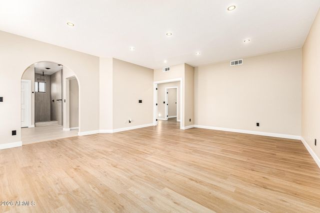 6425 W CROCUS Drive, Glendale, AZ 85306