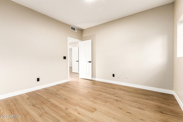 6425 W CROCUS Drive, Glendale, AZ 85306