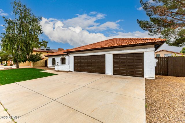 6425 W CROCUS Drive, Glendale, AZ 85306