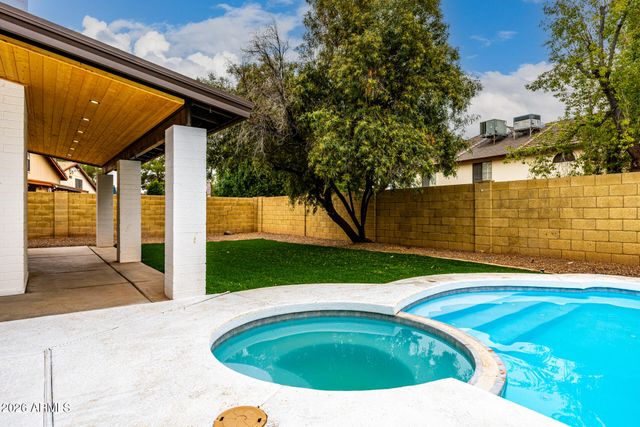 6425 W CROCUS Drive, Glendale, AZ 85306