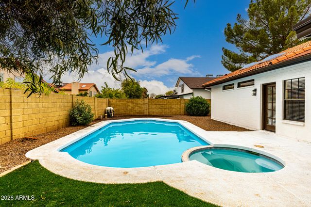 6425 W CROCUS Drive, Glendale, AZ 85306