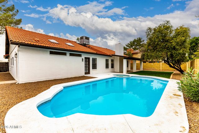 6425 W CROCUS Drive, Glendale, AZ 85306