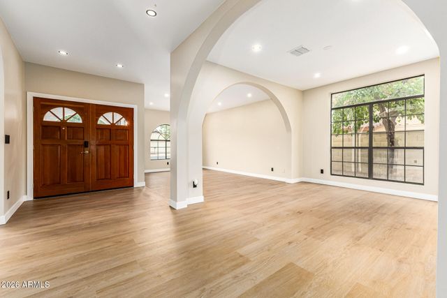 6425 W CROCUS Drive, Glendale, AZ 85306