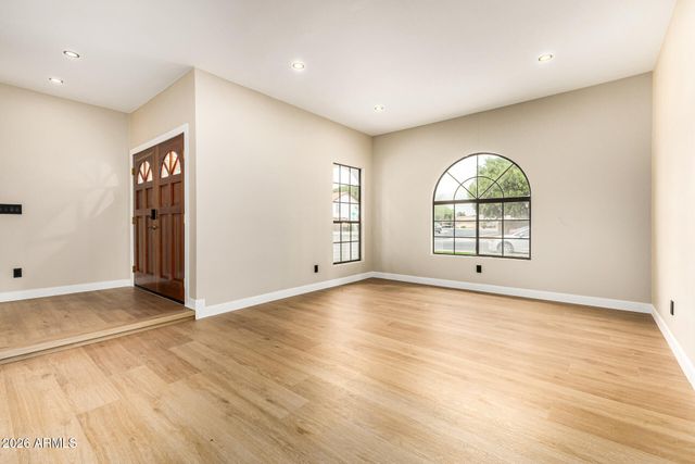 6425 W CROCUS Drive, Glendale, AZ 85306