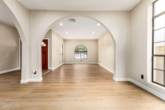 6425 W CROCUS Drive, Glendale, AZ 85306