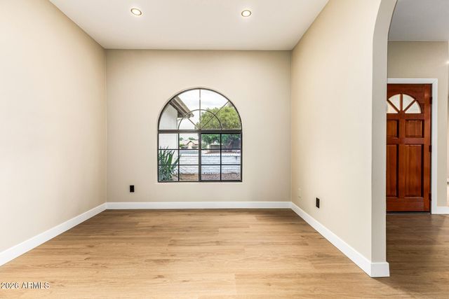 6425 W CROCUS Drive, Glendale, AZ 85306