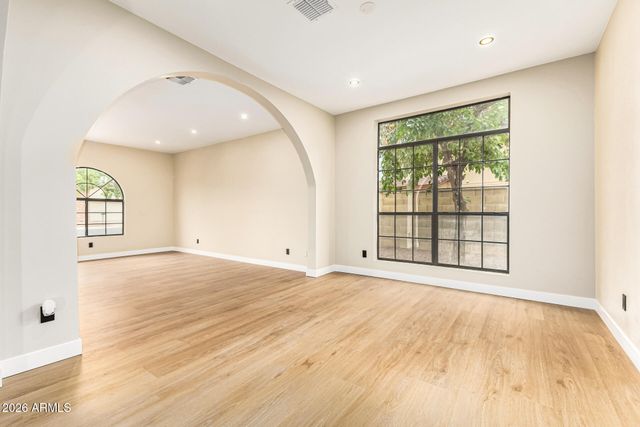 6425 W CROCUS Drive, Glendale, AZ 85306