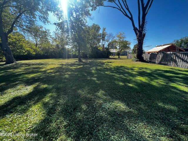 1002 Meadow Hill Rd, Louisville, KY 40219