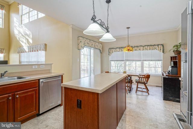 6 SYLVAN CT, Delran, NJ 08075