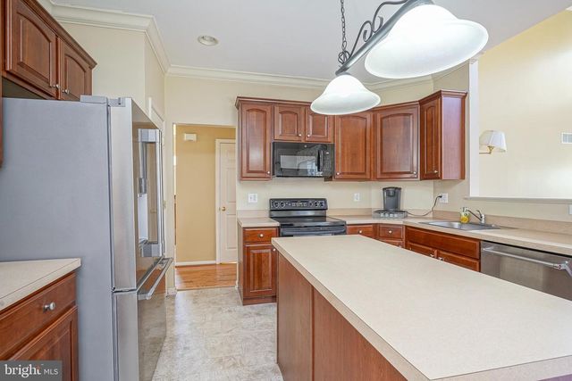 6 SYLVAN CT, Delran, NJ 08075