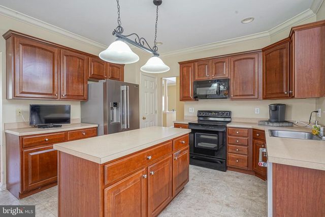 6 SYLVAN CT, Delran, NJ 08075