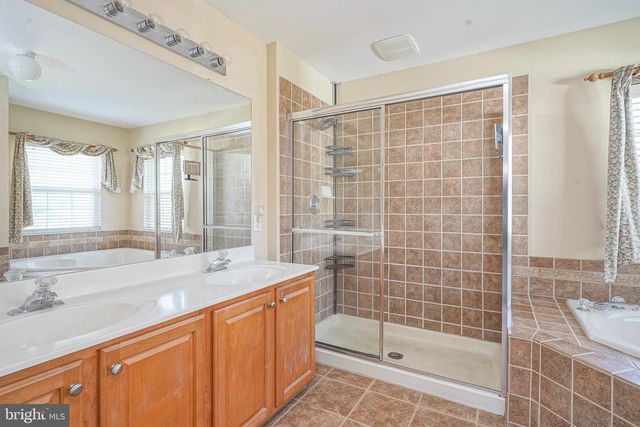 6 SYLVAN CT, Delran, NJ 08075