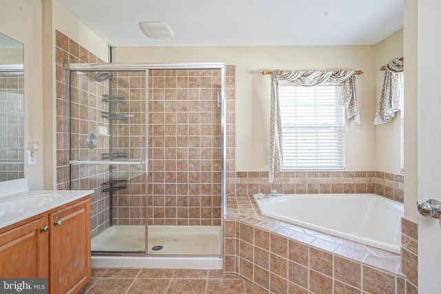 6 SYLVAN CT, Delran, NJ 08075