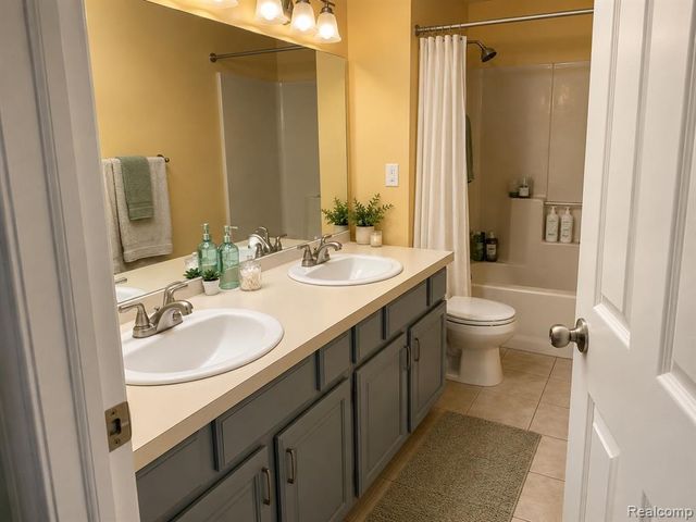 2636 Orbit Drive, Lake Orion, MI 48360