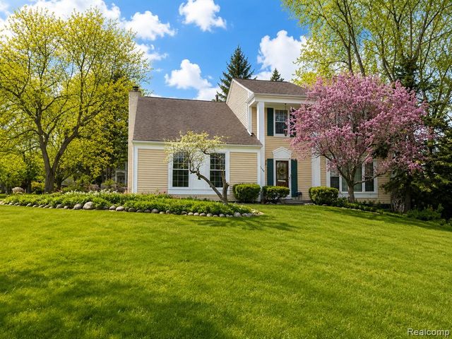 2636 Orbit Drive, Lake Orion, MI 48360