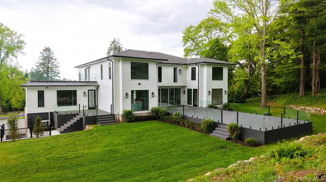 28 Rolling Hill Road, Old Westbury, NY 11568
