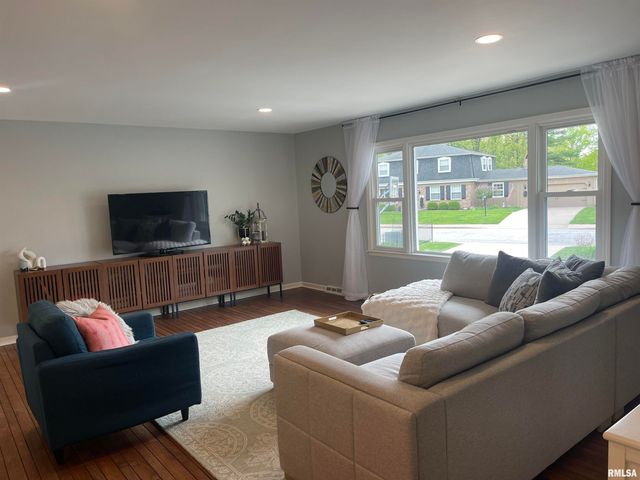 7228 N CRABAPPLE Court, Peoria, IL 61614