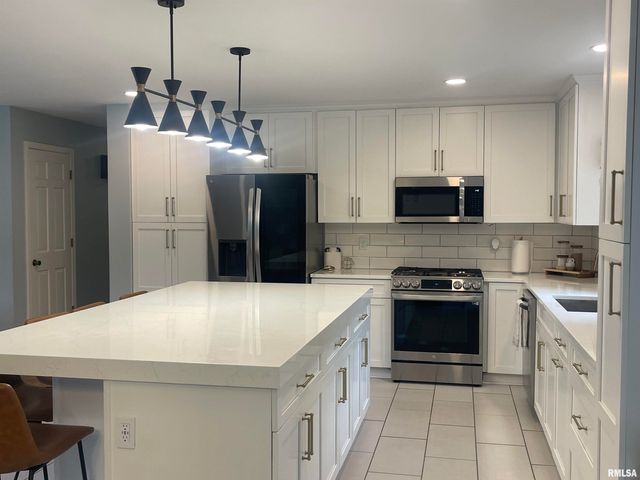 7228 N CRABAPPLE Court, Peoria, IL 61614
