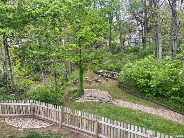 7228 N CRABAPPLE Court, Peoria, IL 61614