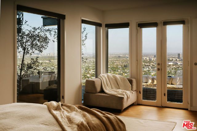 8404 Franklin Avenue, Los Angeles, CA 90069