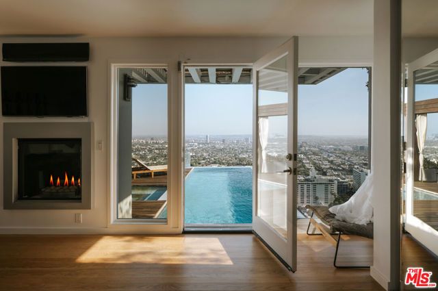 8404 Franklin Avenue, Los Angeles, CA 90069