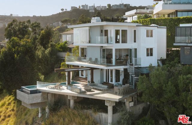 8404 Franklin Avenue, Los Angeles, CA 90069