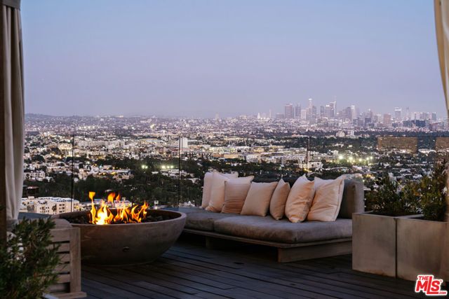 8404 Franklin Avenue, Los Angeles, CA 90069