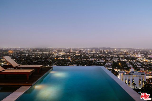 8404 Franklin Avenue, Los Angeles, CA 90069