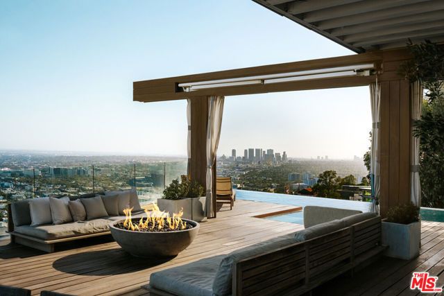 8404 Franklin Avenue, Los Angeles, CA 90069
