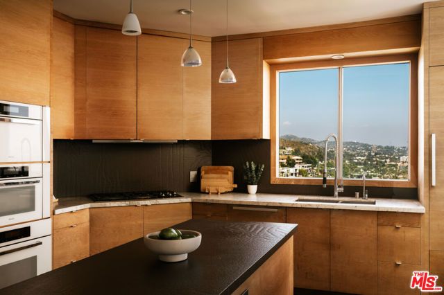 8404 Franklin Avenue, Los Angeles, CA 90069