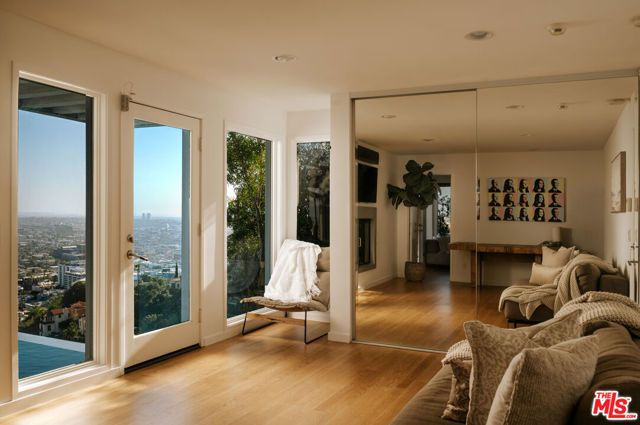 8404 Franklin Avenue, Los Angeles, CA 90069