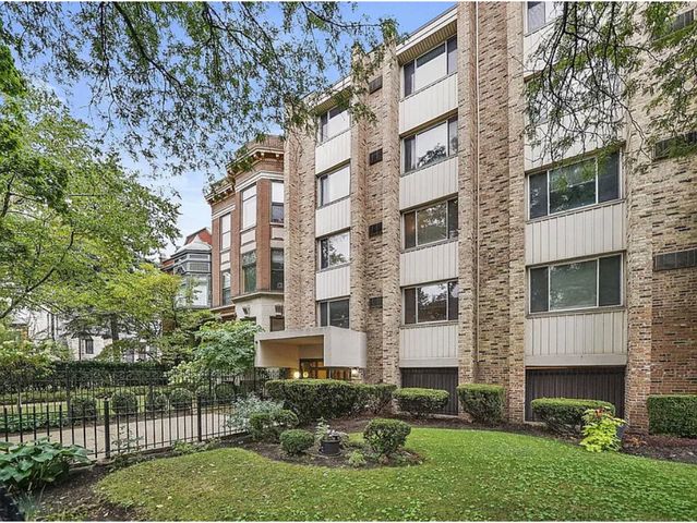 510 W Fullerton Parkway 204, Chicago, IL 60614