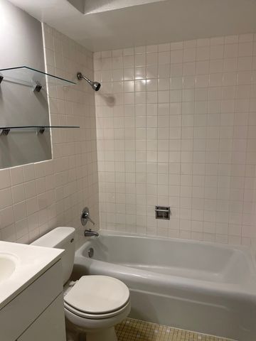 510 W Fullerton Parkway 204, Chicago, IL 60614