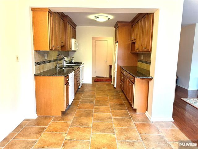 2185 Lemoine Avenue 4M, Fort Lee, NJ 07024