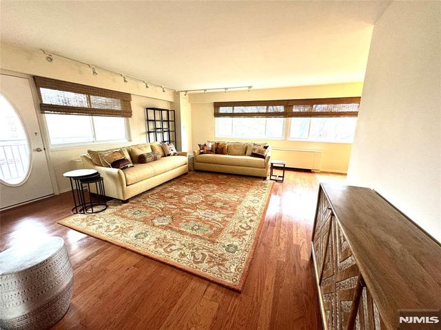 2185 Lemoine Avenue 4M, Fort Lee, NJ 07024