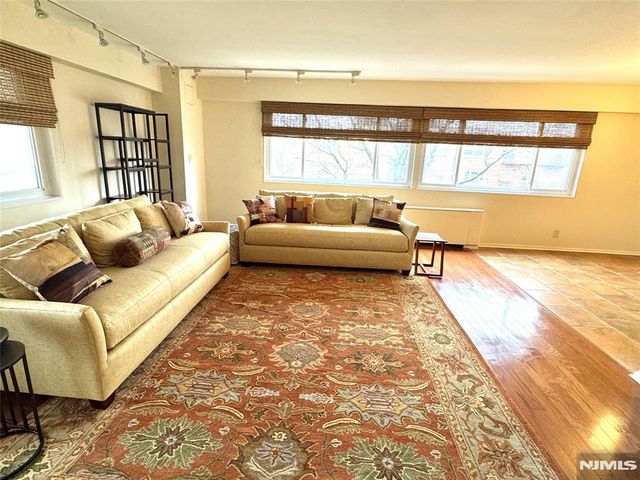 2185 Lemoine Avenue 4M, Fort Lee, NJ 07024