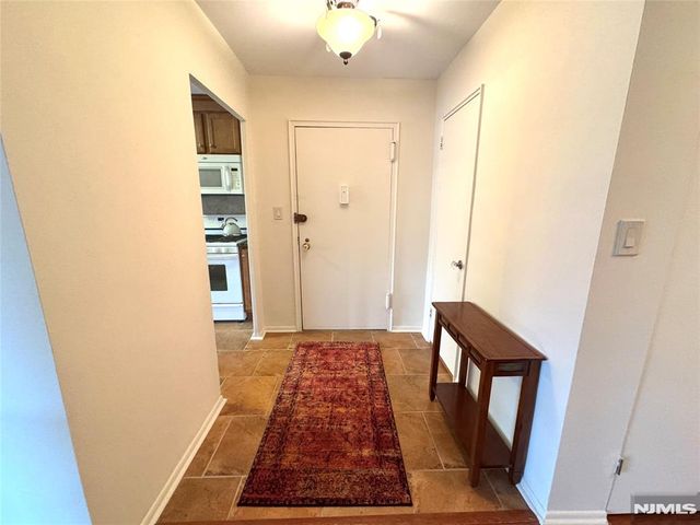 2185 Lemoine Avenue 4M, Fort Lee, NJ 07024