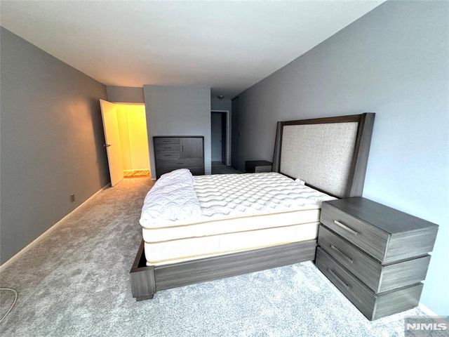 2185 Lemoine Avenue 4M, Fort Lee, NJ 07024