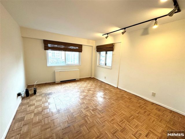 2185 Lemoine Avenue 4M, Fort Lee, NJ 07024