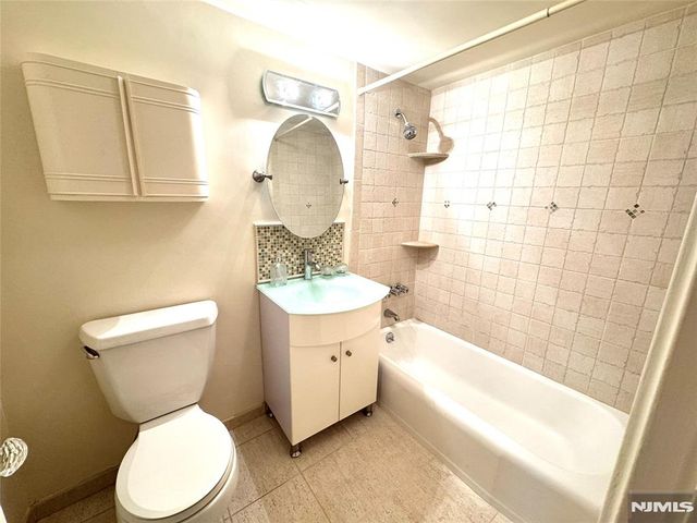 2185 Lemoine Avenue 4M, Fort Lee, NJ 07024