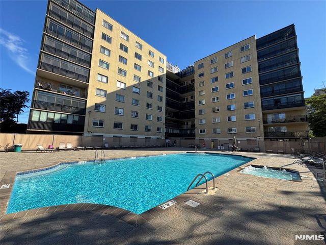 2185 Lemoine Avenue 4M, Fort Lee, NJ 07024