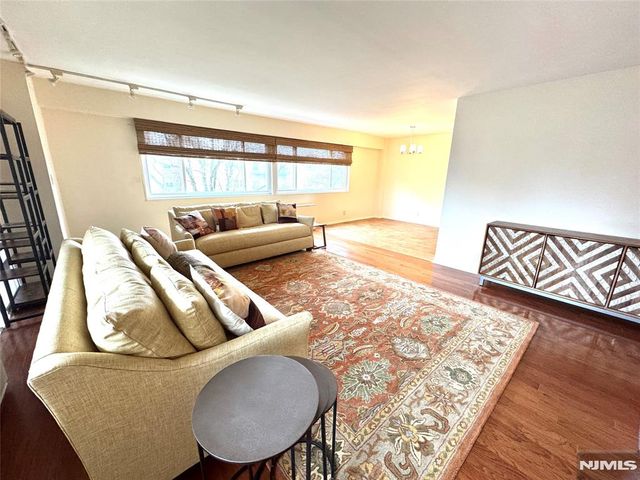 2185 Lemoine Avenue 4M, Fort Lee, NJ 07024