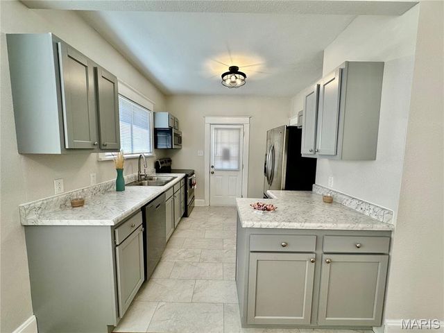 75 E Elm Street, Alton, IL 62002