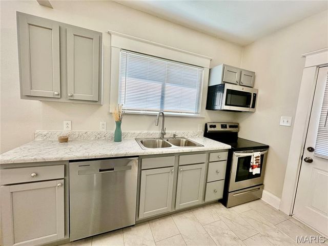 75 E Elm Street, Alton, IL 62002